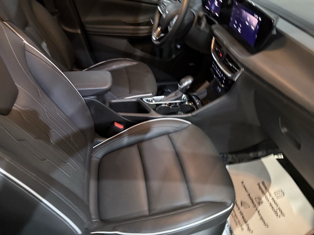 2024 Buick Encore GX Avenir photo 2