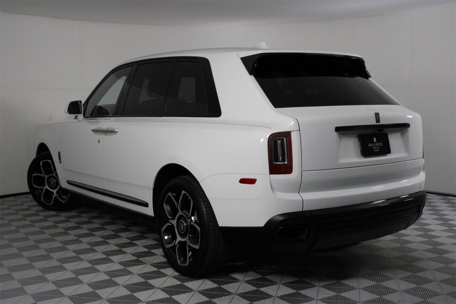 2024 Rolls Royce Cullinan Black Badge photo 2
