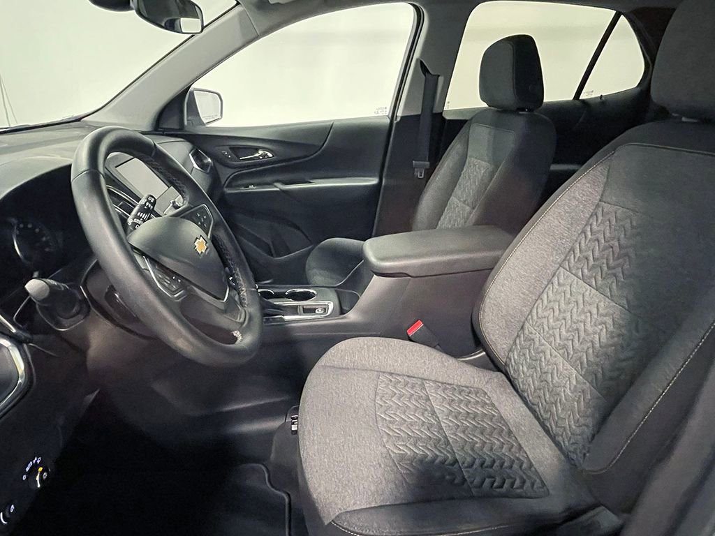 2023 Chevrolet Equinox LT photo 2