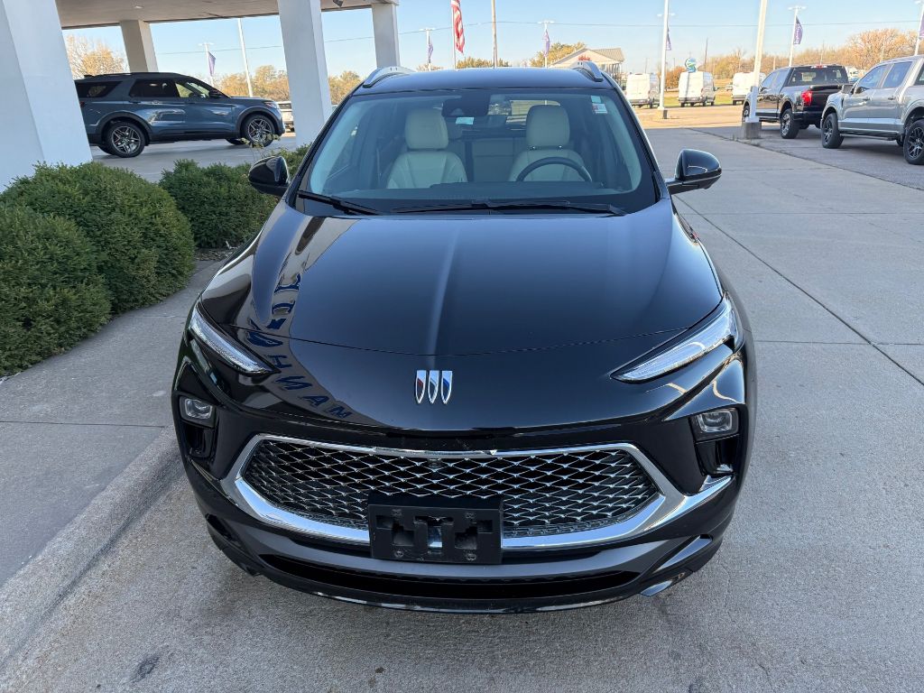 2024 Buick Encore GX Avenir photo 2