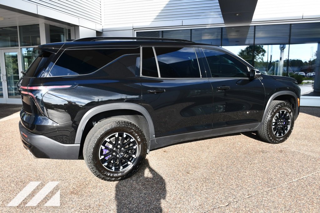 2025 Chevrolet Traverse Z71 photo 2