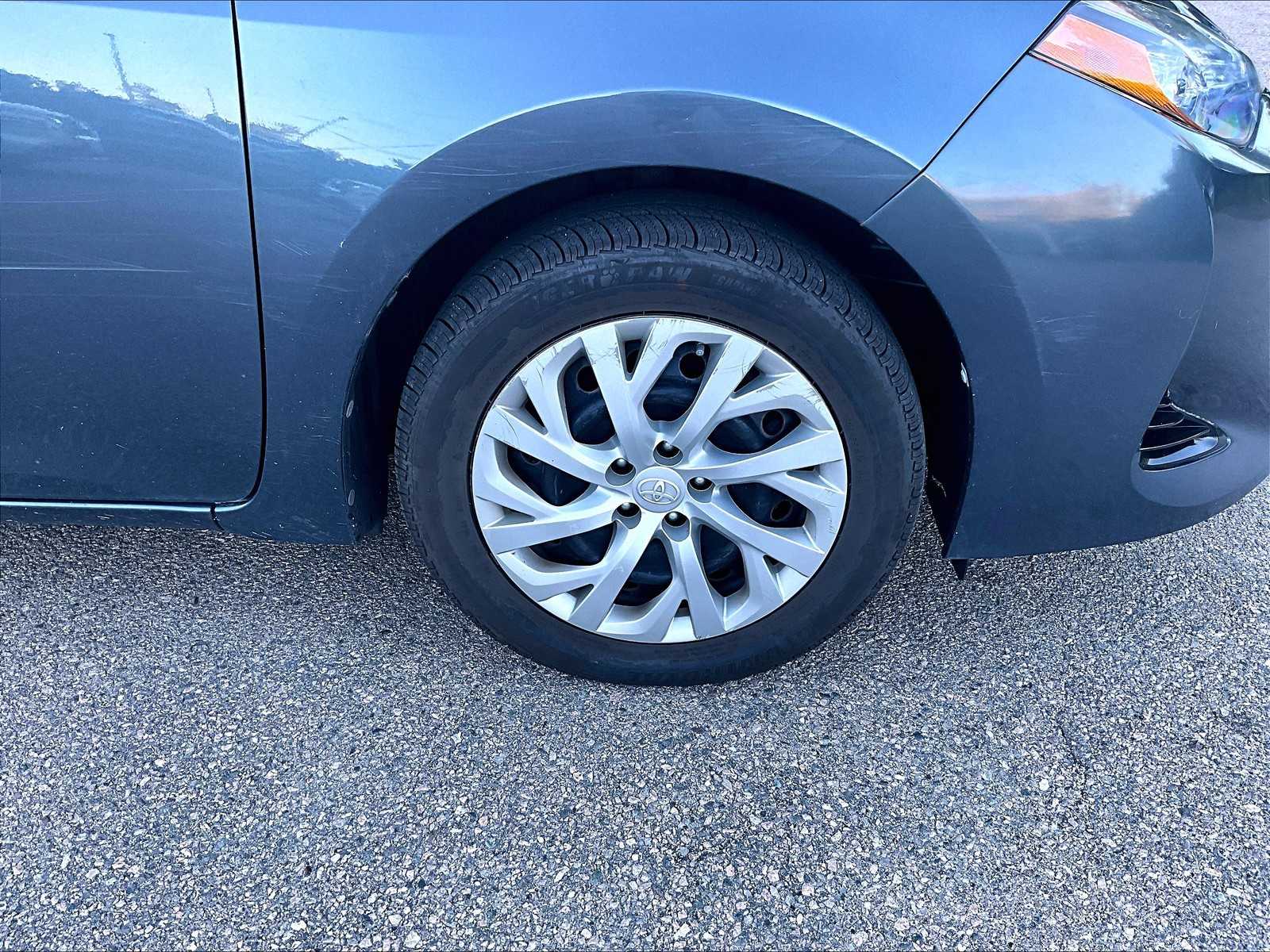 2017 Toyota Corolla LE photo 4