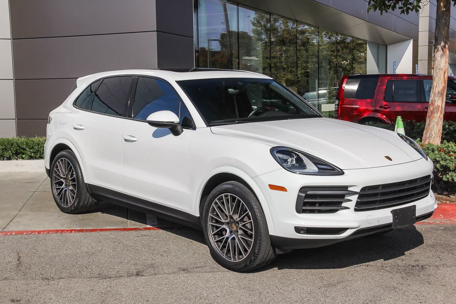 2023 Porsche Cayenne Platinum Edition photo 3