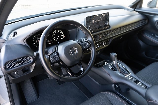 2025 Honda HR-V Sport photo 2