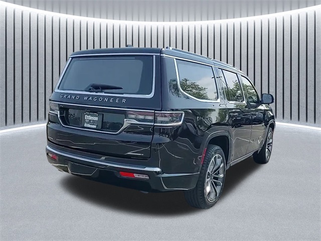 2023 Jeep Grand Wagoneer III photo 3