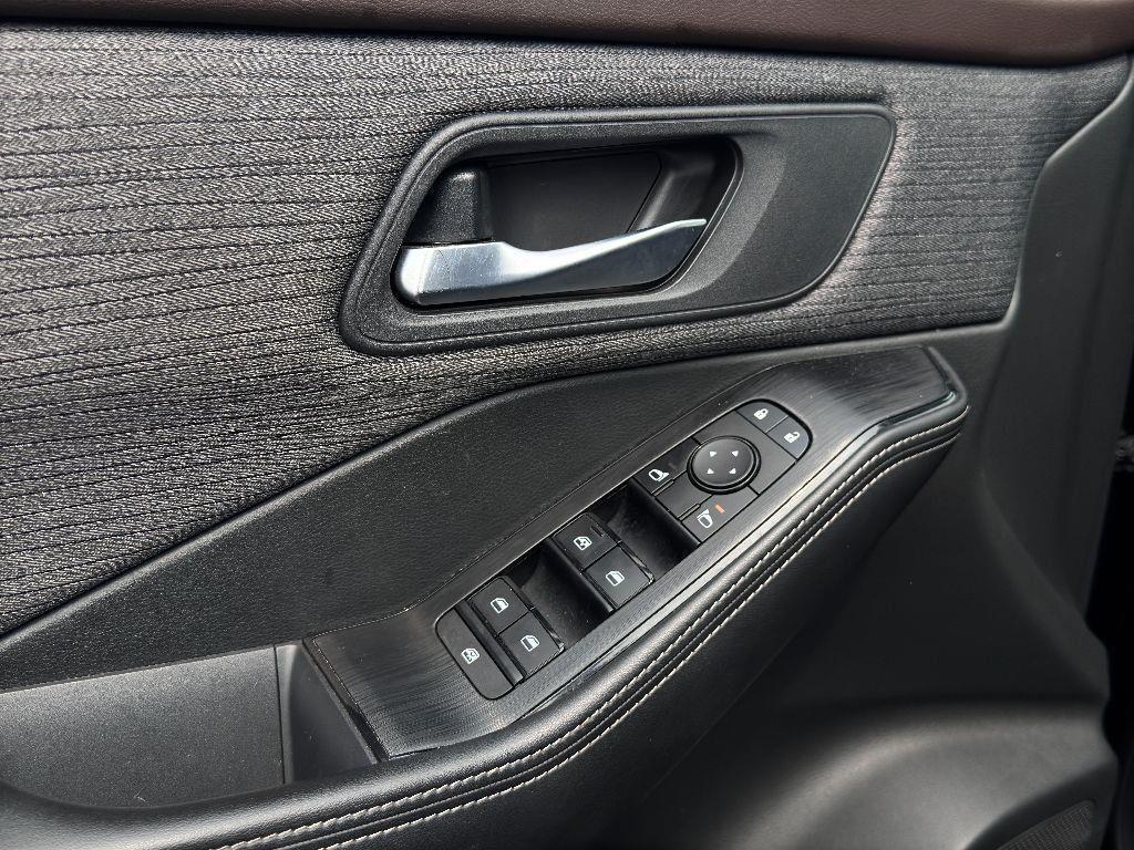 2021 Nissan Rogue SV photo 13