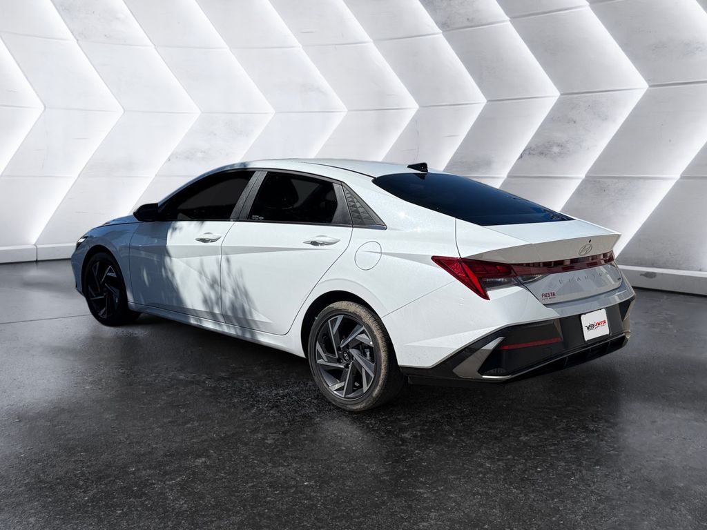 2025 Hyundai Elantra Hybrid Limited photo 5