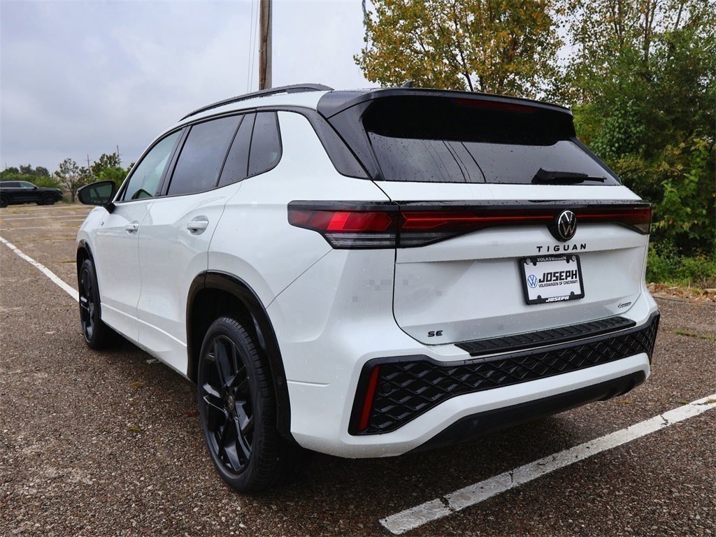 2025 Volkswagen Tiguan SE R-Line Black photo 3