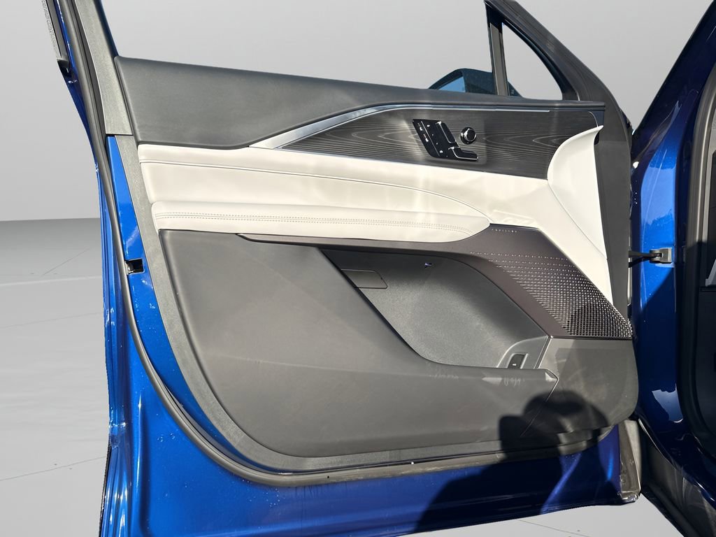 2025 Cadillac Lyriq Sport photo 13