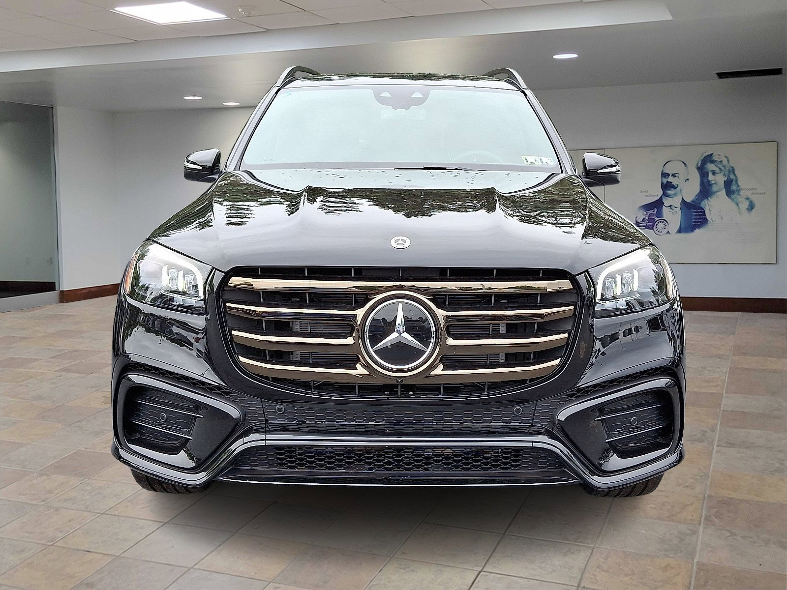 2026 Mercedes Benz GLS 580 4MATIC photo 2