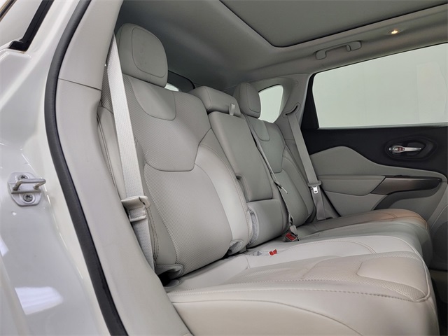 2021 Jeep Cherokee Latitude Lux photo 15