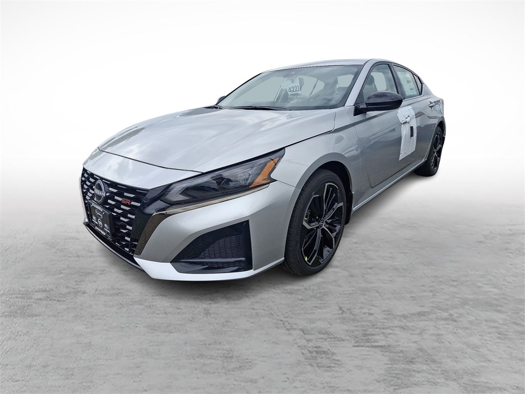 2025 Nissan Altima SR photo 3