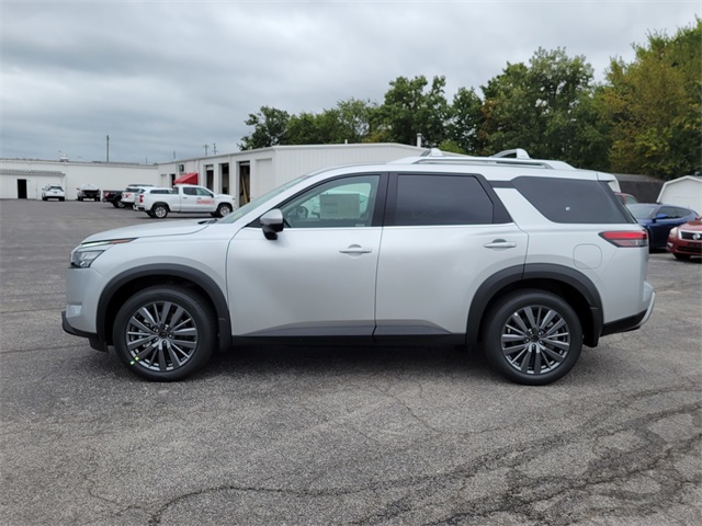 2025 Nissan Pathfinder SL photo 3
