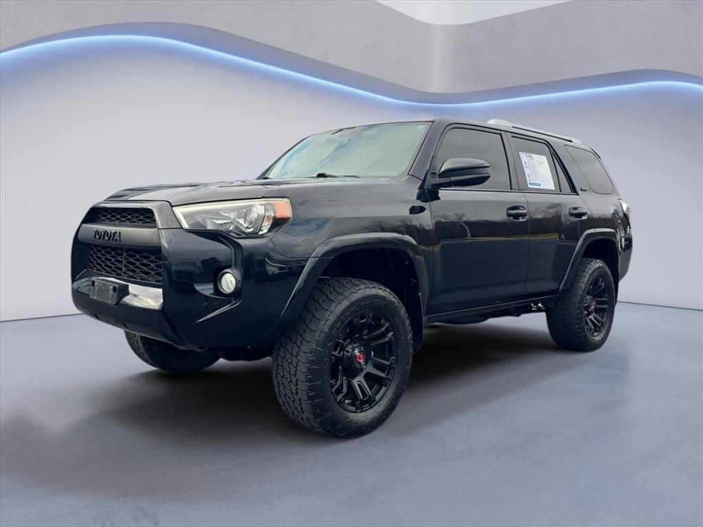 2016 Toyota 4Runner SR5's photo