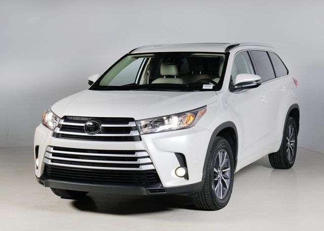 2017 Toyota Highlander XLE's photo
