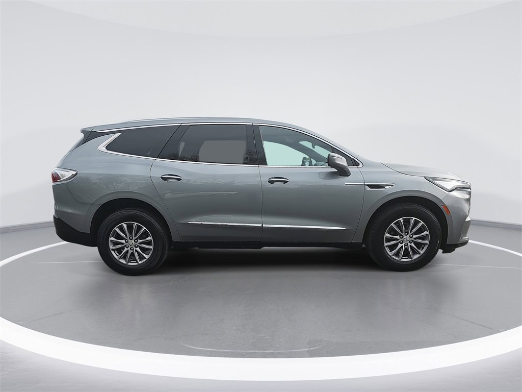 2023 Buick Enclave Essence photo 2