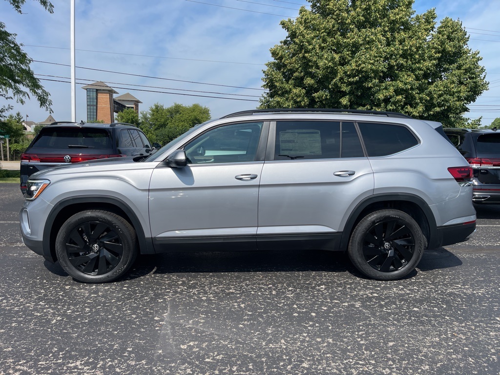 2025 Volkswagen Atlas SE Technology photo 2