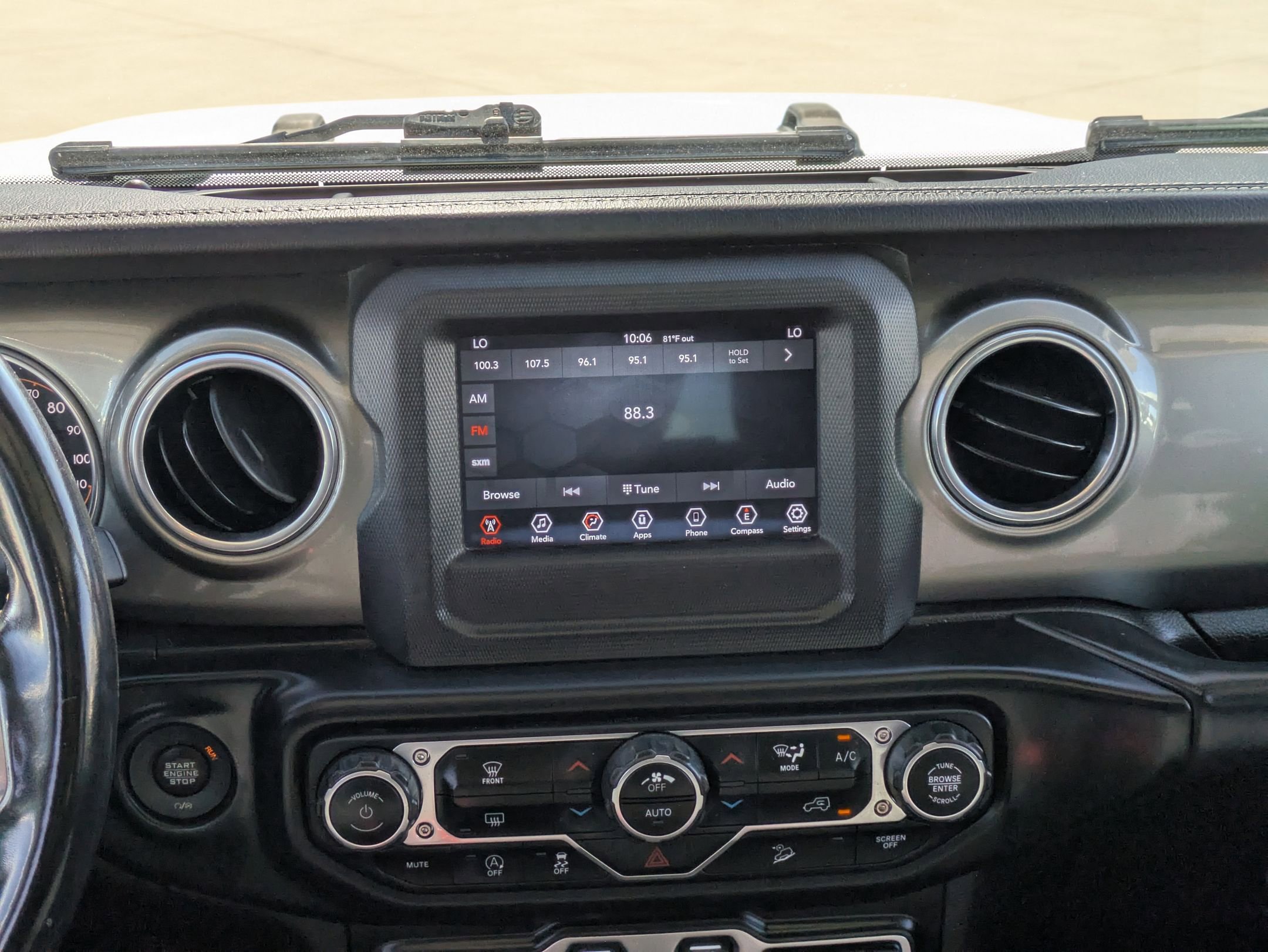 2019 Jeep Wrangler Unlimited Sahara photo 16