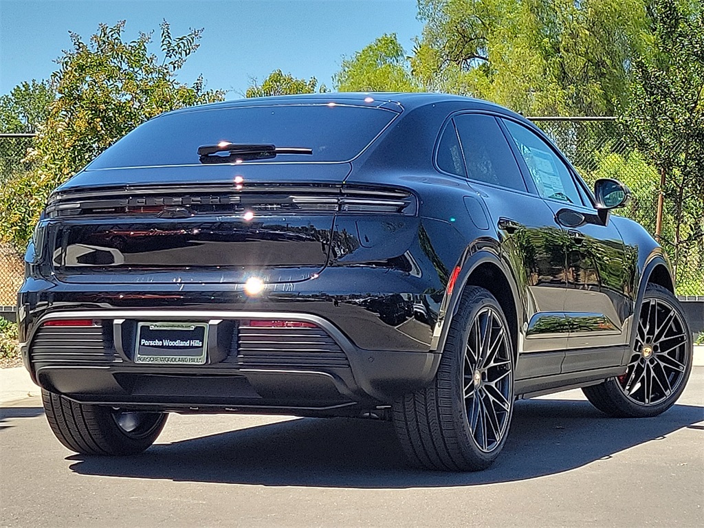 2025 Porsche Macan Electric photo 7