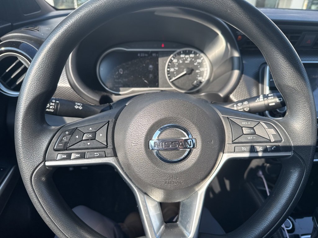 2019 Nissan Kicks SV photo 3