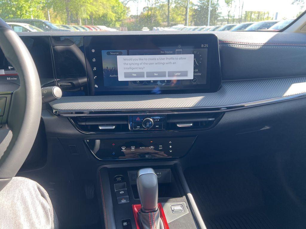 2025 Nissan Kicks SR photo 10