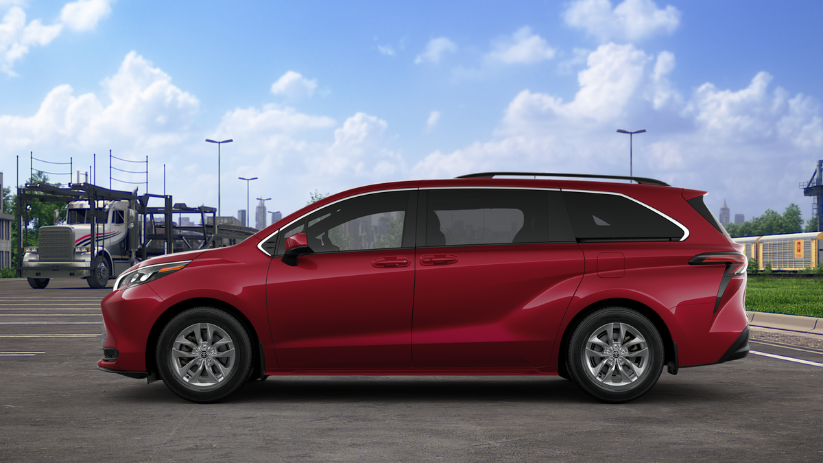 2025 Toyota Sienna LE photo 4