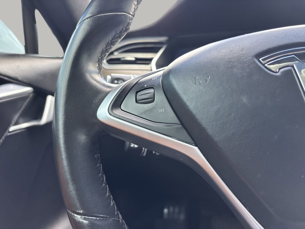 2016 Tesla Model S 60 photo 23