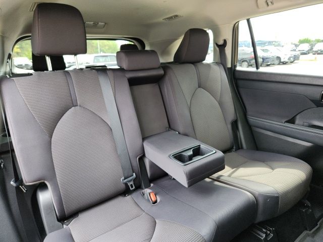 2022 Toyota Highlander Hybrid LE photo 20