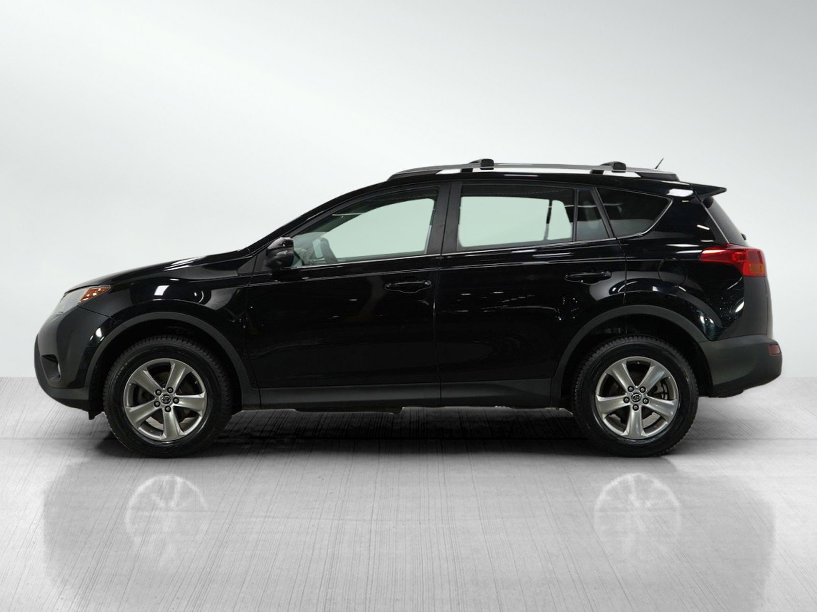 Used 2015 Toyota RAV4 XLE with VIN 2T3RFREV5FW274698 for sale in Bloomington, Minnesota