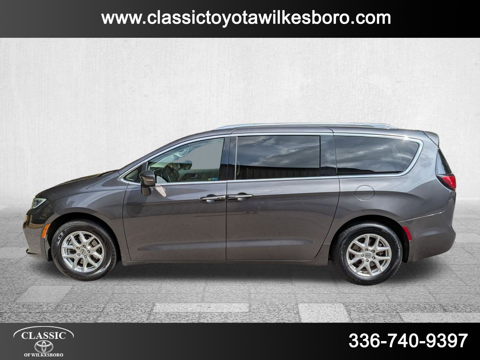 2021 Chrysler Pacifica Touring L photo 8