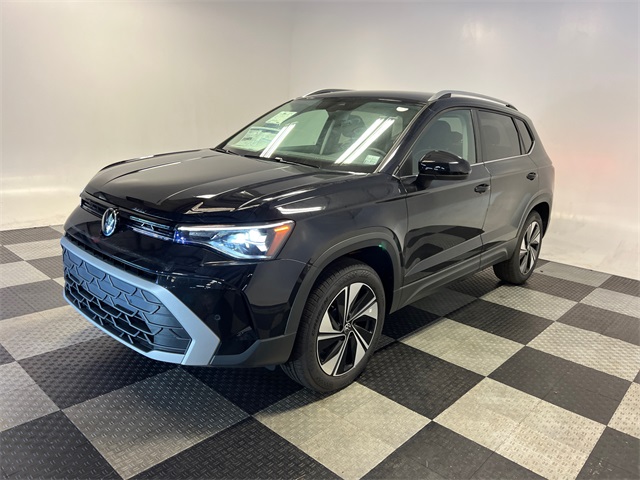 2025 Volkswagen Taos SE photo 3
