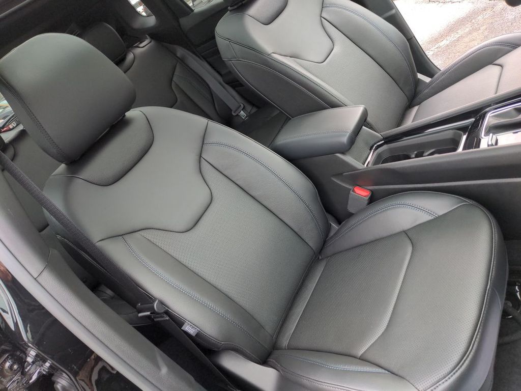 2025 Jeep Compass Limited photo 9