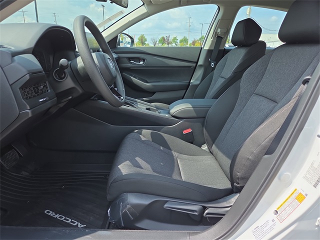2025 Honda Accord LX photo 4