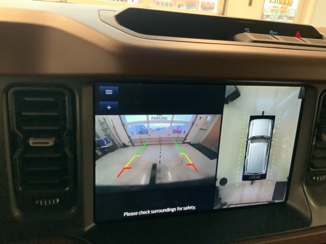 2024 Ford Bronco Outer Banks photo 2