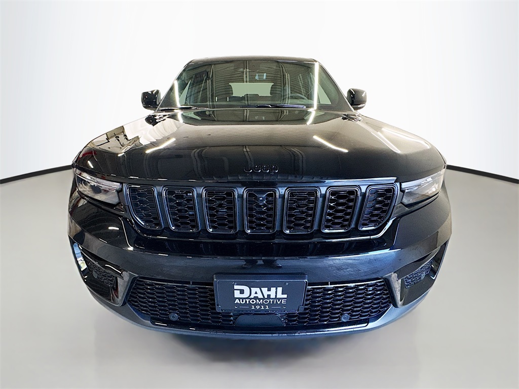 2025 Jeep Grand Cherokee Limited photo 2