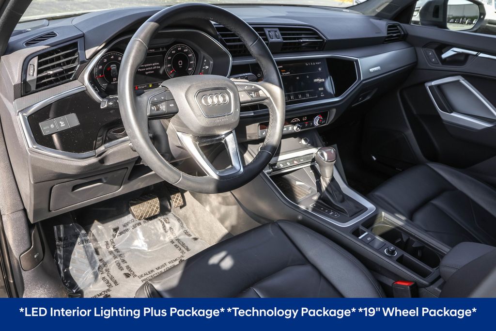 2023 Audi Q3 S line Premium Plus photo 3