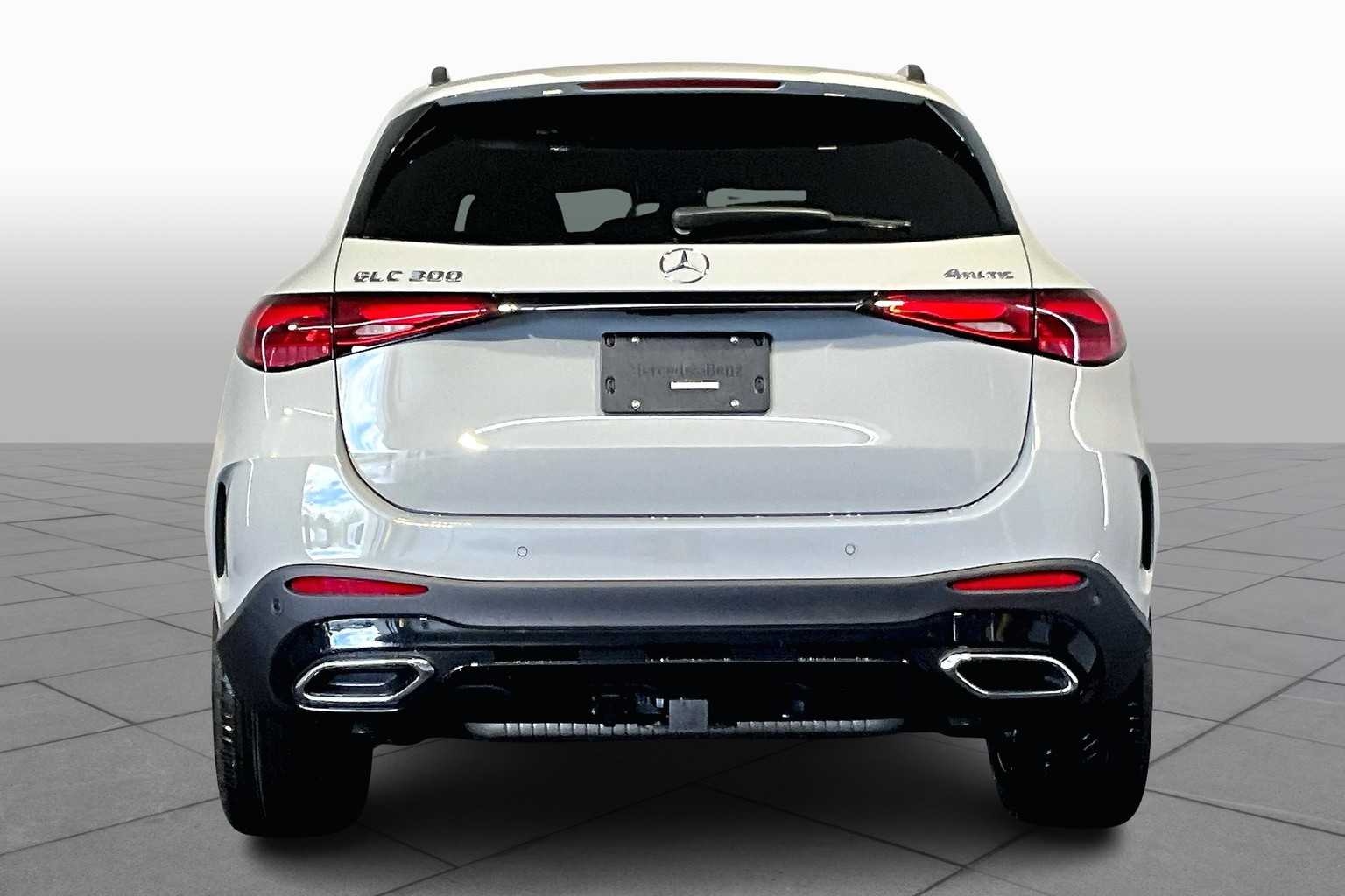 2025 Mercedes Benz GLC 300 4MATIC photo 4