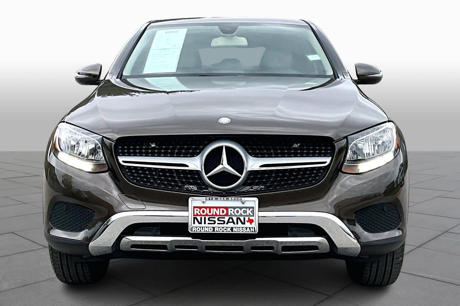 2017 Mercedes Benz GLC 300 4MATIC photo 3
