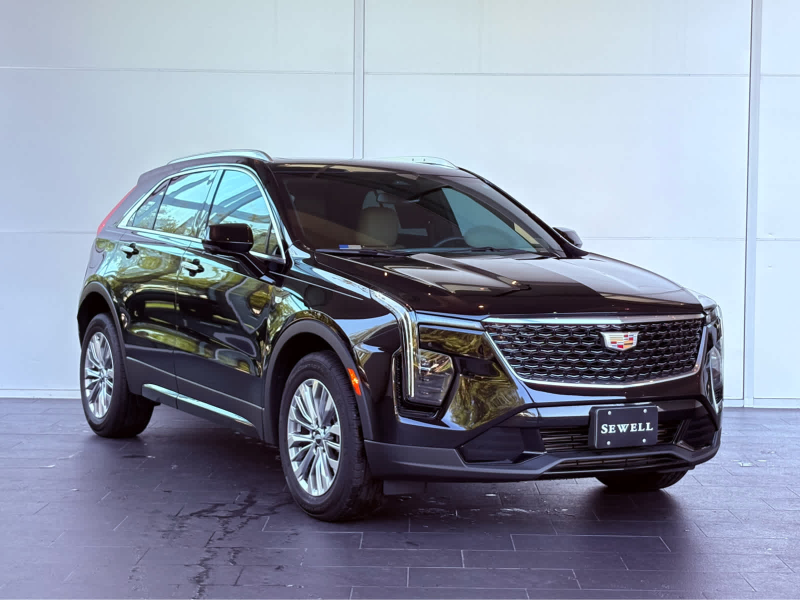 2025 Cadillac XT4 Premium Luxury photo 2
