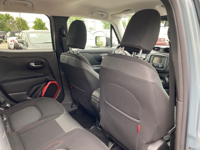 2015 Jeep Renegade Trailhawk photo 20