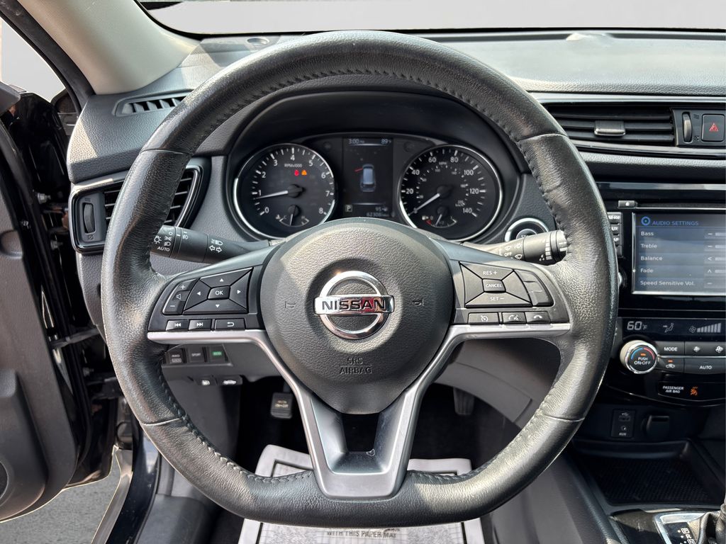 2017 Nissan Rogue SV photo 22