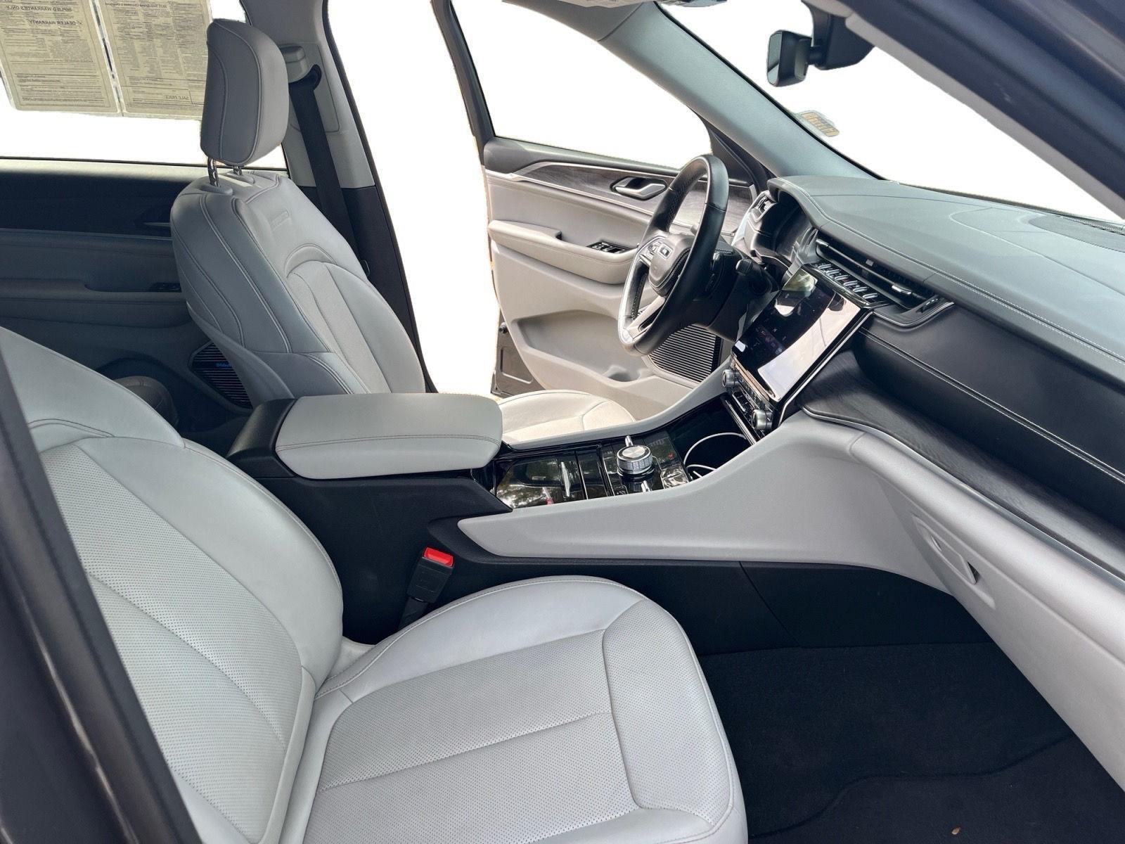 2021 Jeep Grand Cherokee Overland photo 11