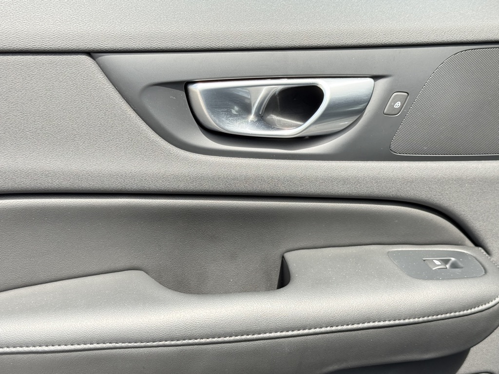 2024 Volvo S60 B5 Core photo 18