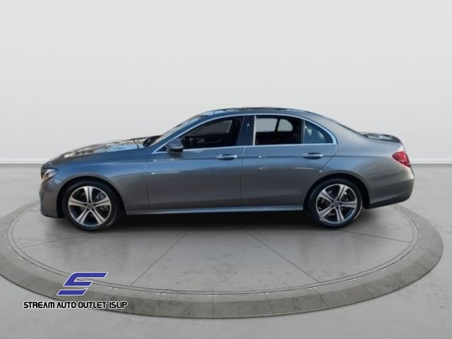 2019 Mercedes Benz E 300 4MATIC photo 2