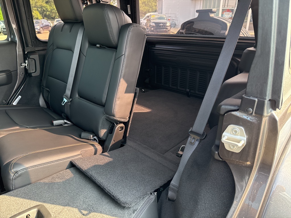 2025 Jeep Wrangler Sahara photo 27