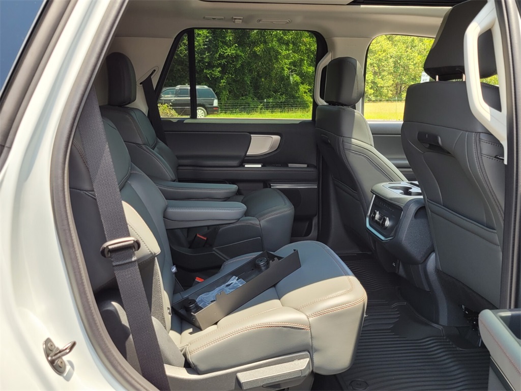 2025 Ford Expedition photo 15