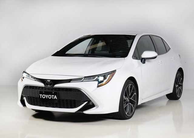 2022 Toyota Corolla Hatchback XSE's photo