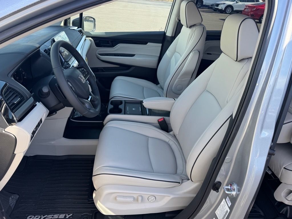 2026 Honda Odyssey Touring photo 4