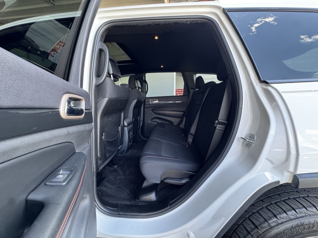 2017 Jeep Grand Cherokee Anniversary Edition photo 13