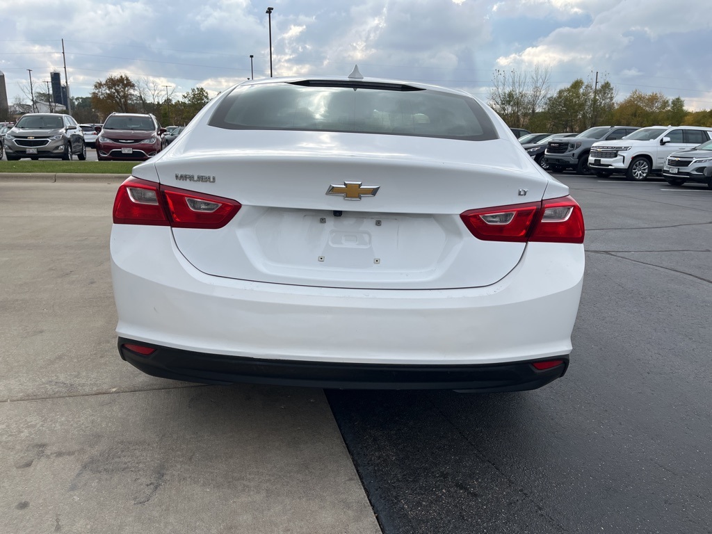 2023 Chevrolet Malibu 1LT photo 2